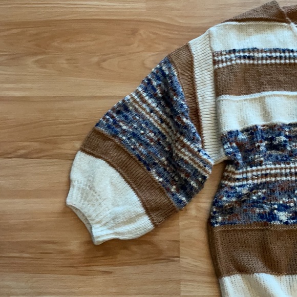 NWOT bubble sleeve sweater. - Picture 2 of 4